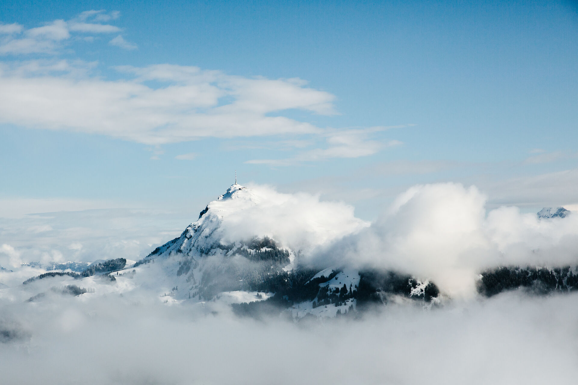 Landschaft-Panorama-Kitzbueheler-Horn-Winter-Nebelstimmung-c-Kitzbuehel-Tourismus-2.jpg